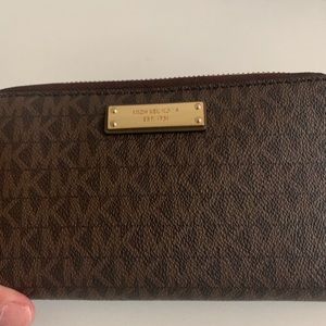 MK zip around large wallet